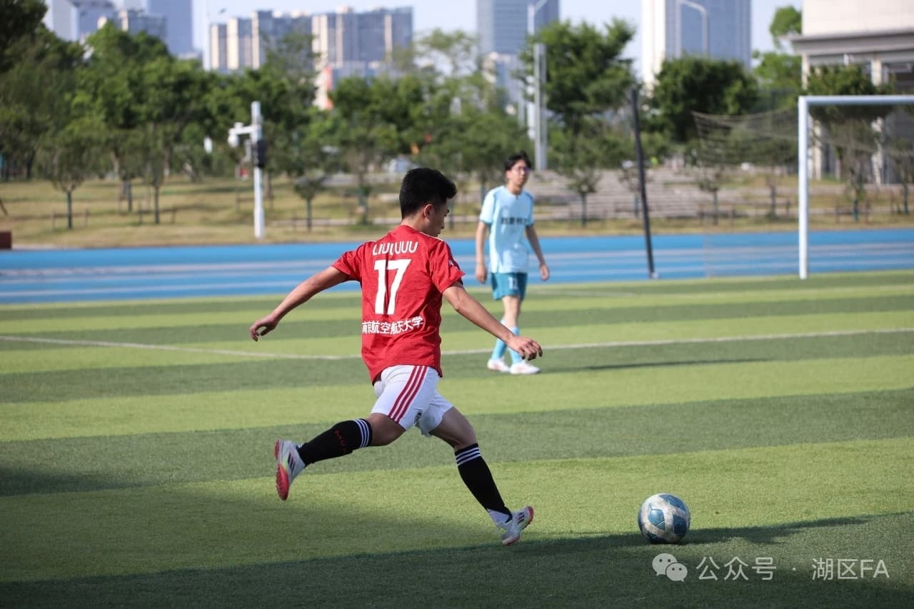 民航通飞联队球员在决赛中推进