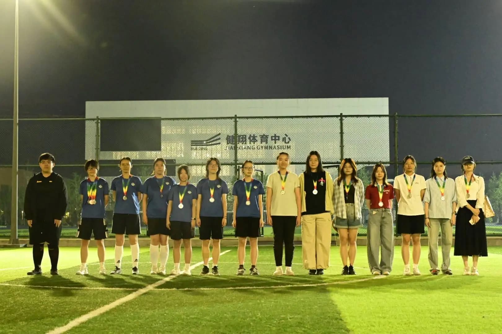 经济与管理学院亚军队伍合影